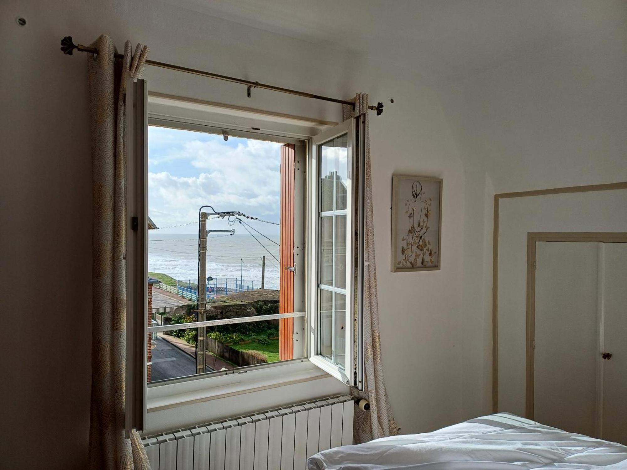 Au Gre Des Marees 2 Appartement Face A La Mer 2Eme Etage Ault Exteriör bild